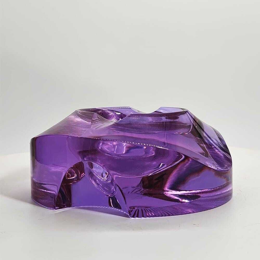 Zeldzaam design paarse asbak in Moser kristal, ca. jaren 1960. Gemaakt in Tsjechië. 15 cm / 5,90 inch photo vinterior