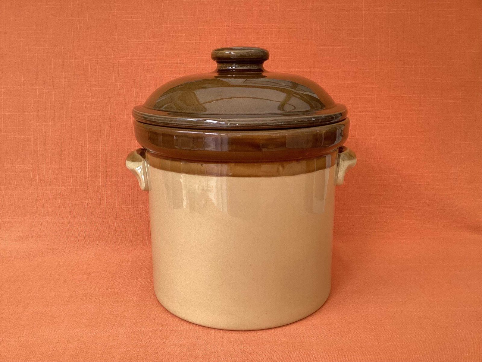 TG Green Granville broodpot uit de jaren 1970, traditionele aardewerken voorraadpot photo for sale