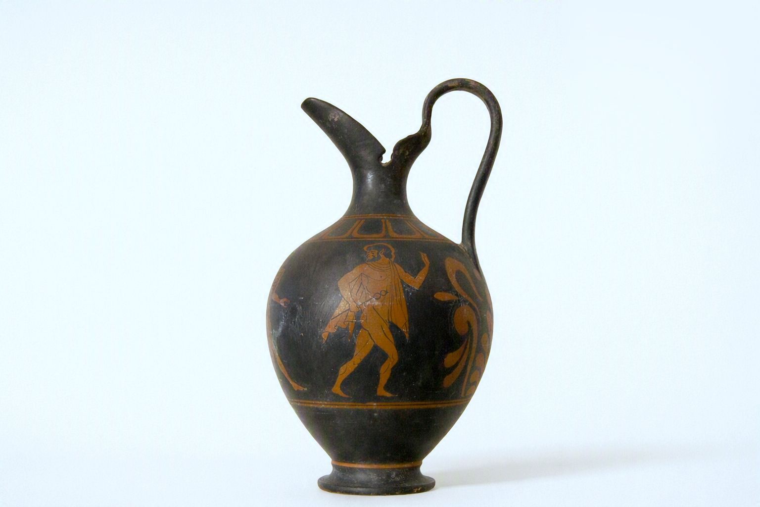 Oinochoe Zuid-Etrurië, Roodfiguurstijl, 4e eeuw v.Chr.