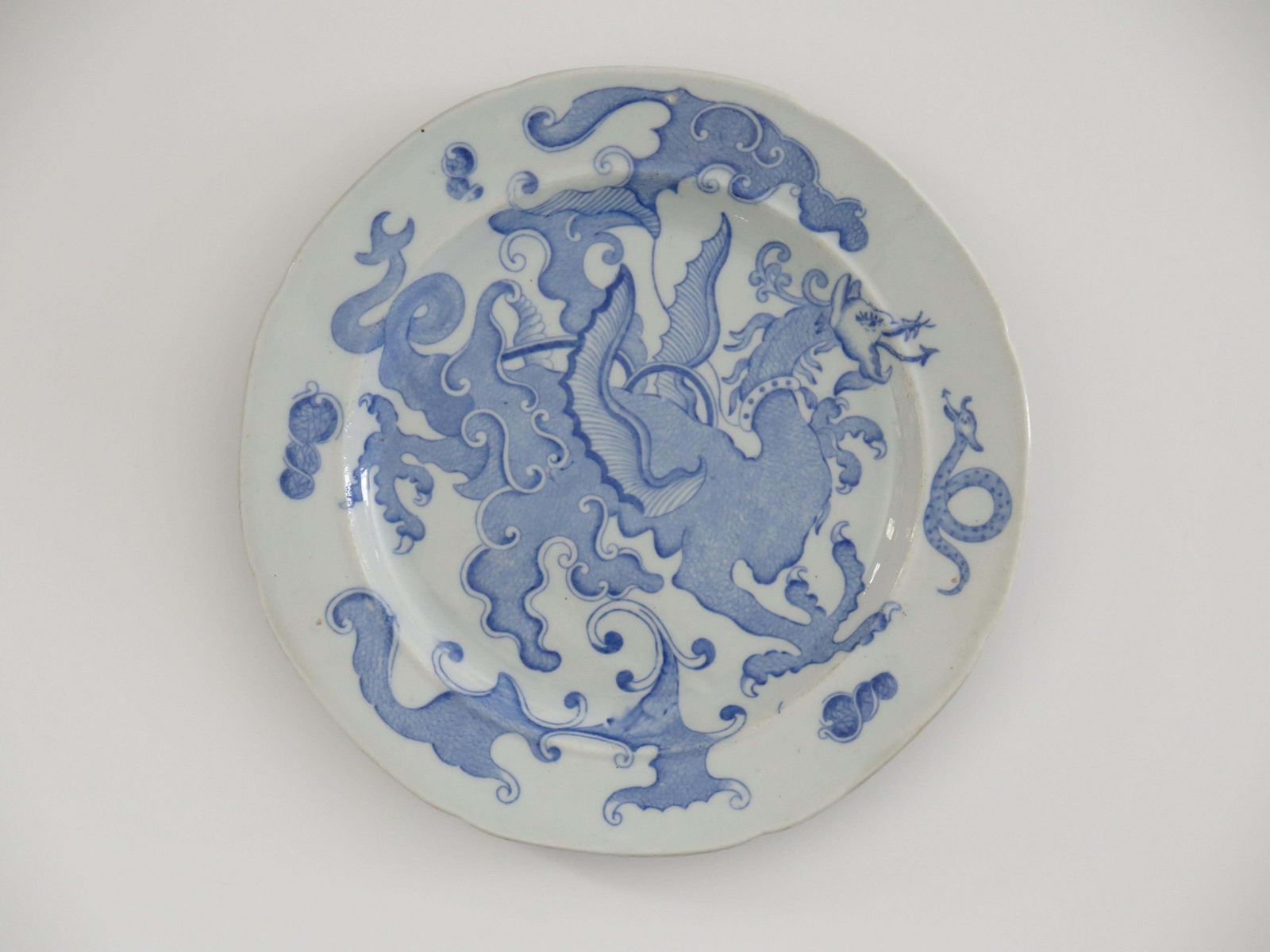 Mason's Ironstone dinerbord, blauw Chinees drakenmotief, ca. 1818. photo furniture
