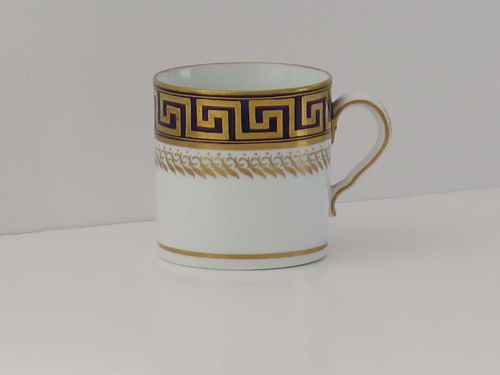 George III Porseleinen Koffiekopje van Josiah Spode, Grieks Sleutelpatroon nr. 742, ca. 1810. photo Woonaccessoires