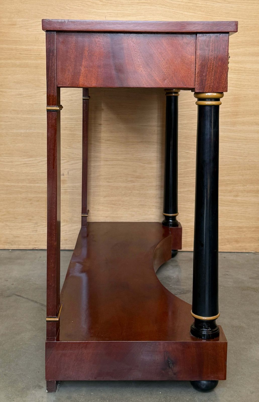 photo furniture Console de style néoclassique Empire aux colonnes ébénisées et bronzes dorés
