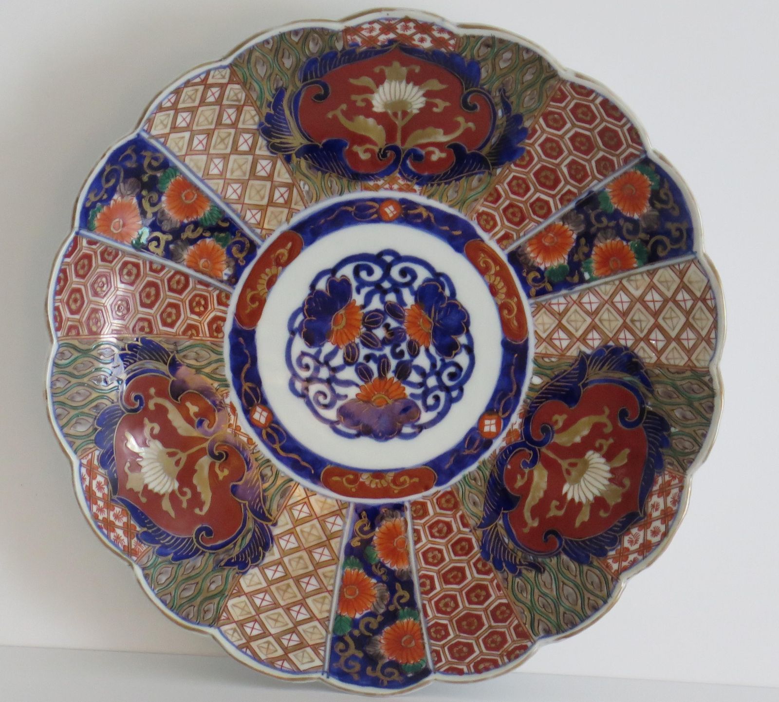 Woonaccessoires Handgeschilderd sierbord, porselein, Imari-dessin, Japans, 19e eeuw, Meiji-periode. photo