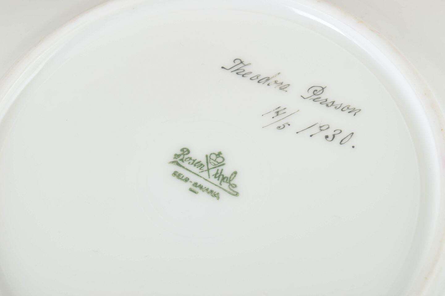 Rosenthal. Service de douze assiettes en porcelaine à motifs floraux. Années 1930. photo Décoration