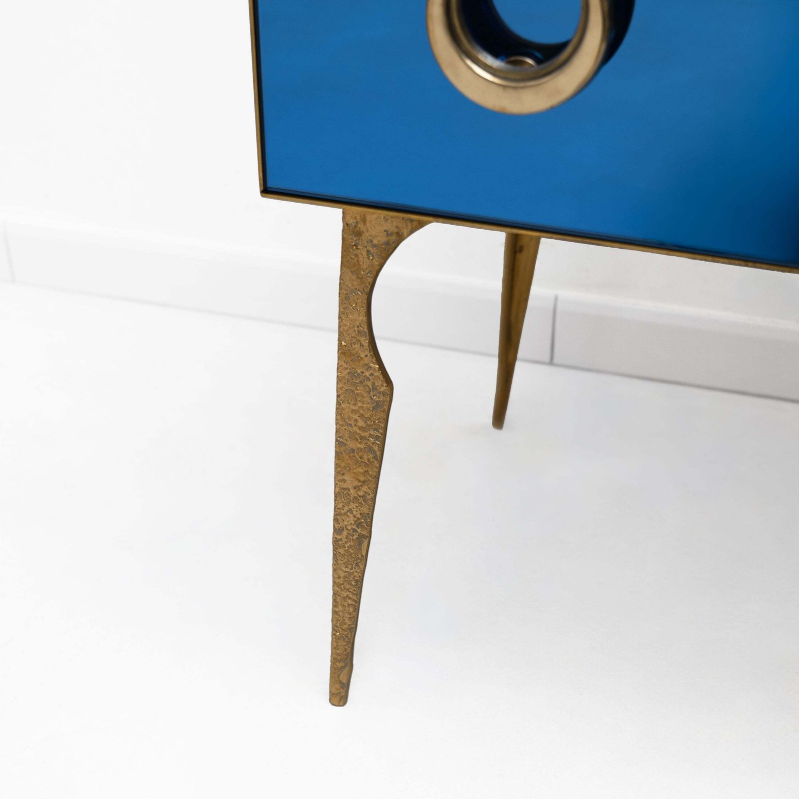 Blauwe Ladekast met Spiegeloppervlak en Messing Details, Mid-Century Modern Stijl photo 4365.0