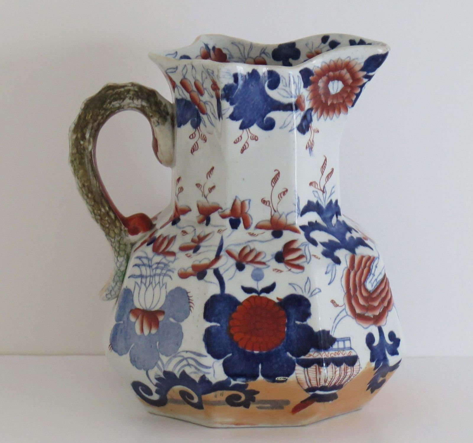 photo for sale Mason's Ironstone Hydra grote kan, Basket Pattern, antieke pitcher, 1830.