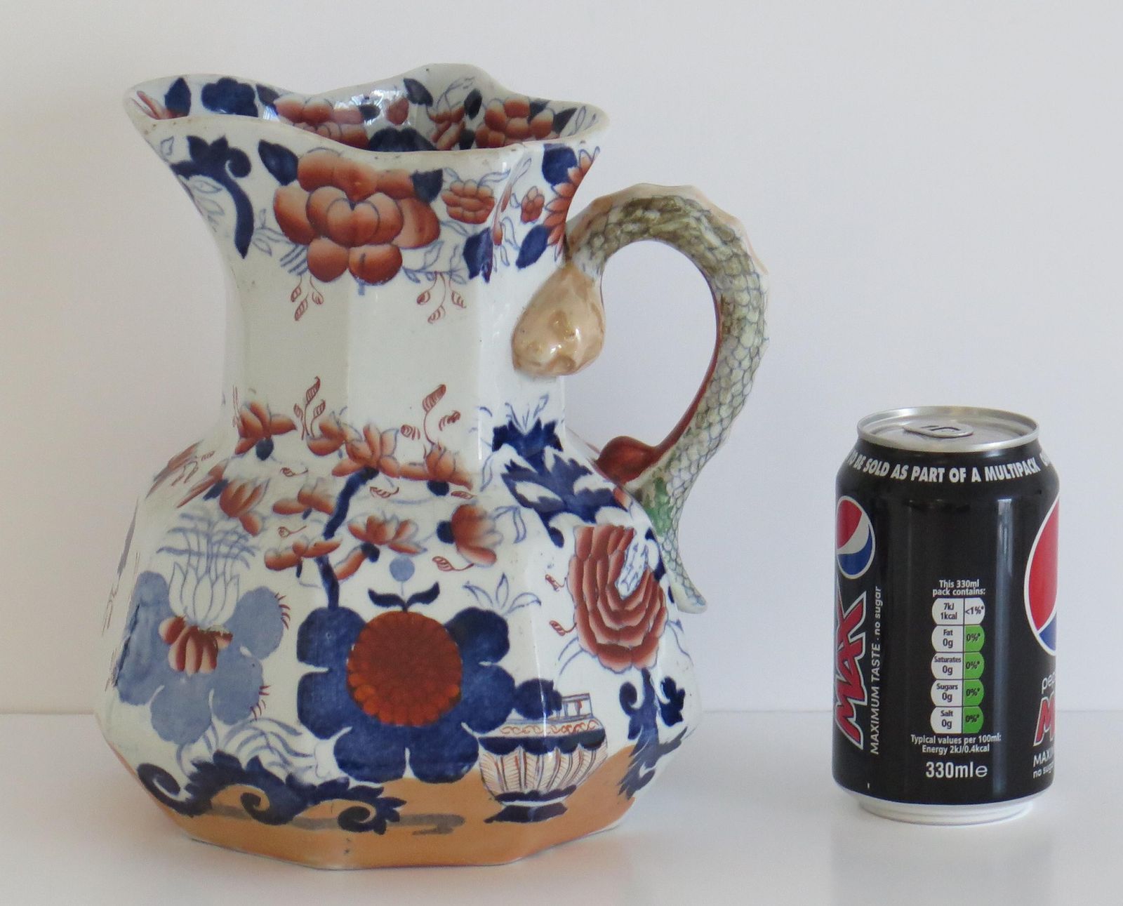 photo vintage Mason's Ironstone Hydra grote kan, Basket Pattern, antieke pitcher, 1830.