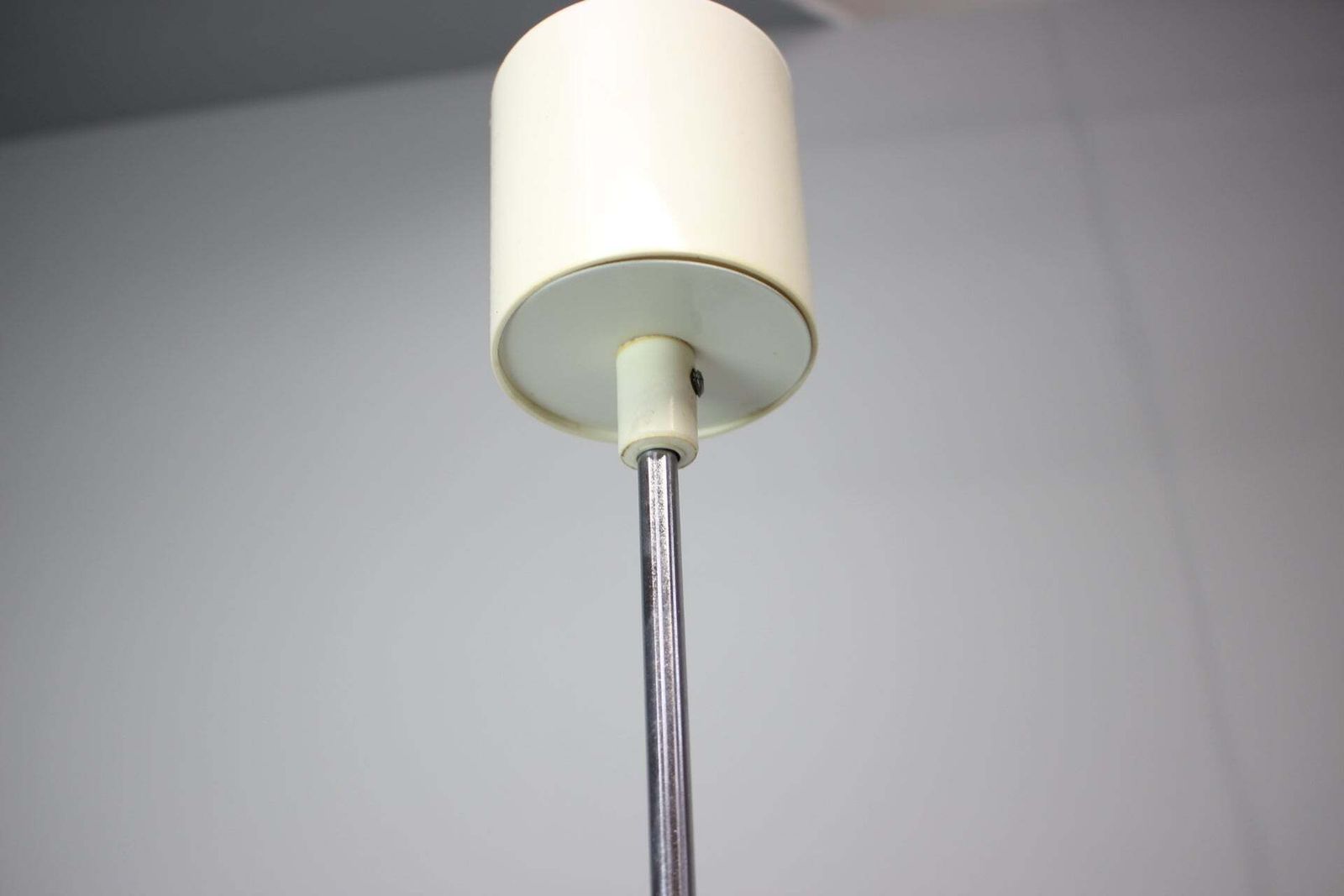Vintage Tsjechoslowaaks opaline glazen hanglamp, ca. 1970 photo Verlichting