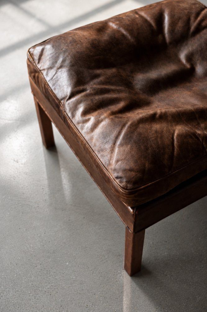 Set vintage Deens modern leren model 2207 lounge fauteuil en ottoman van Børge Mogensen voor Fredericia, ca. jaren 1960. photo vinterior