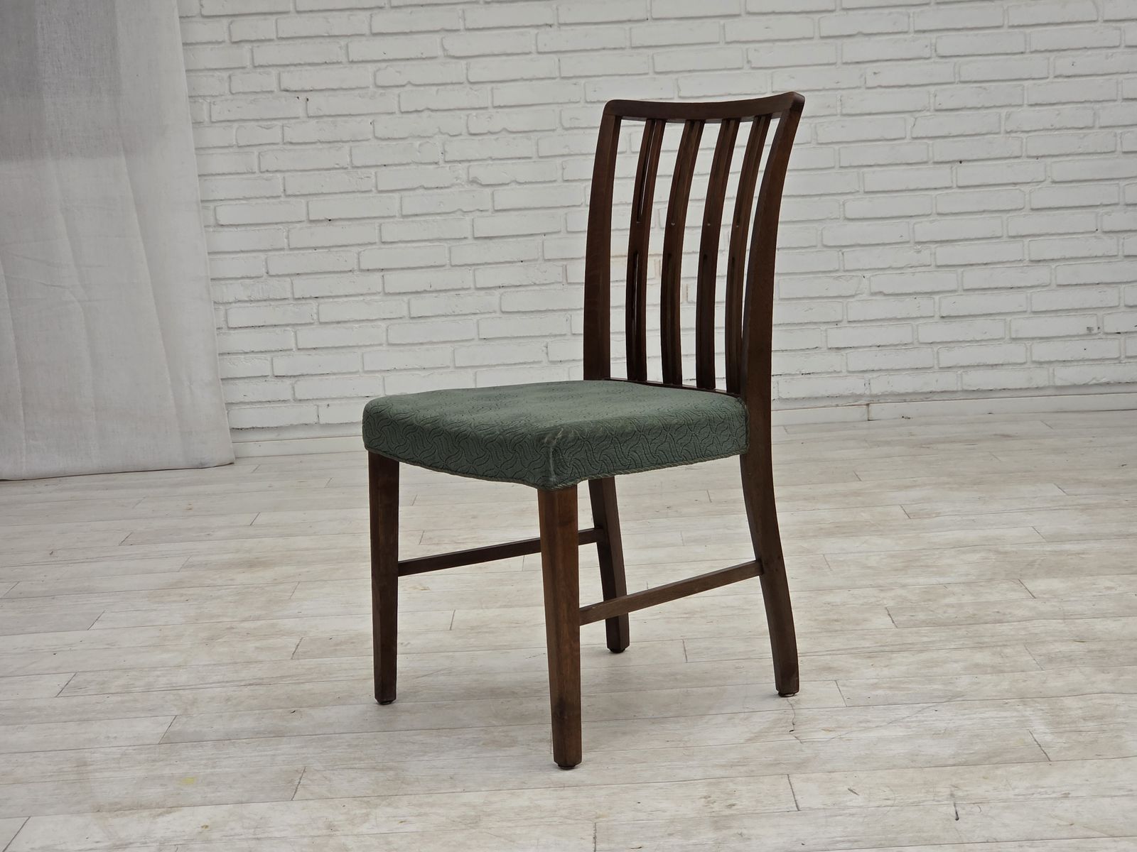 photo vinterior 1960s, Set Of 6 Danish Dining Chairs, Furniture Wool, Oak Wood.