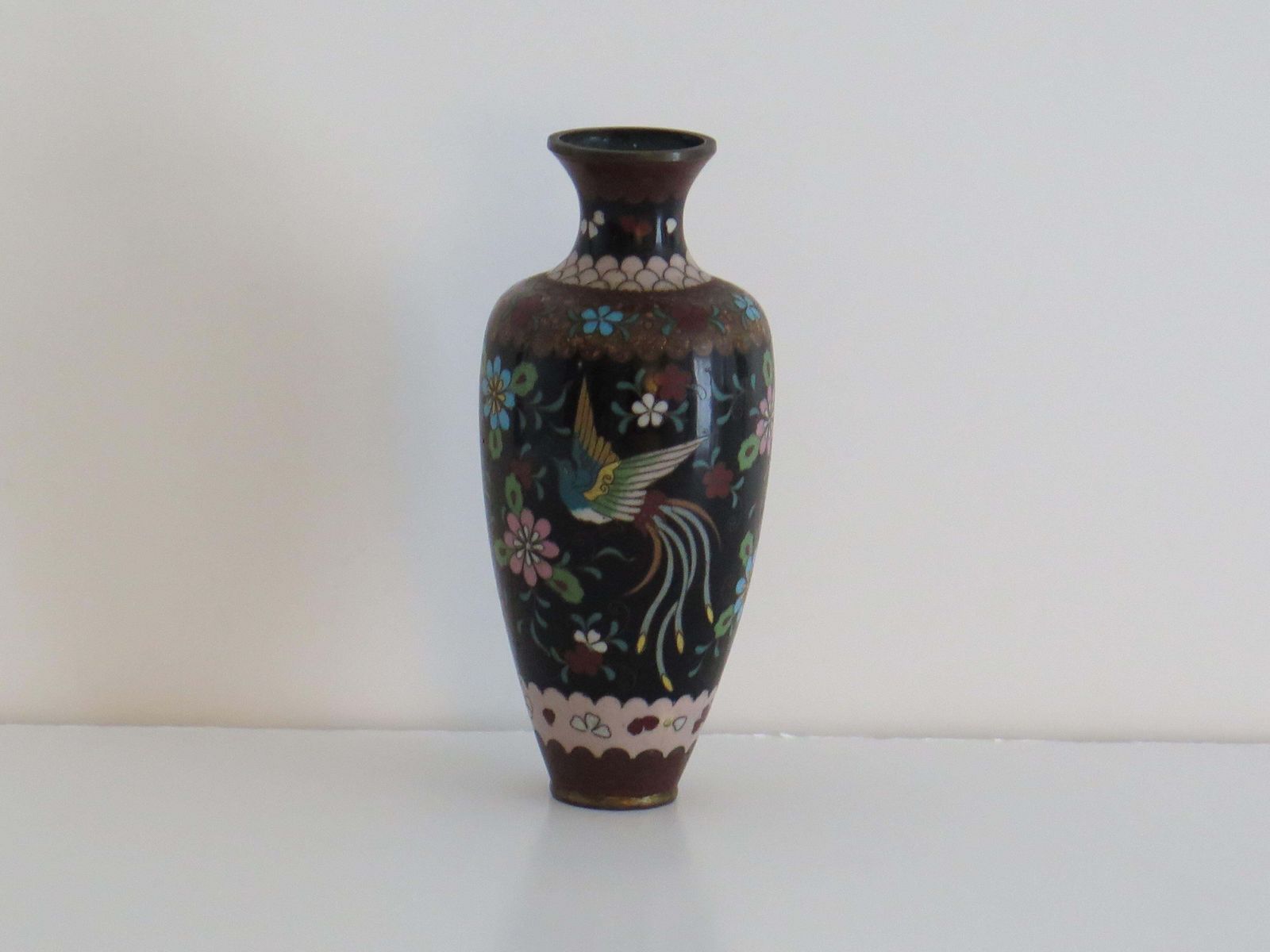 Chinese cloisonné vaas, brons met fenixen, midden 19e eeuw, Qing photo for sale