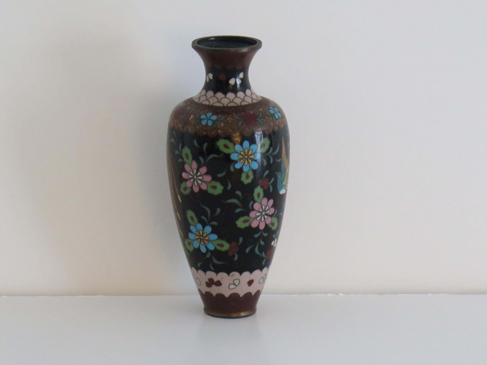 Chinese cloisonné vaas, brons met fenixen, midden 19e eeuw, Qing photo vintage