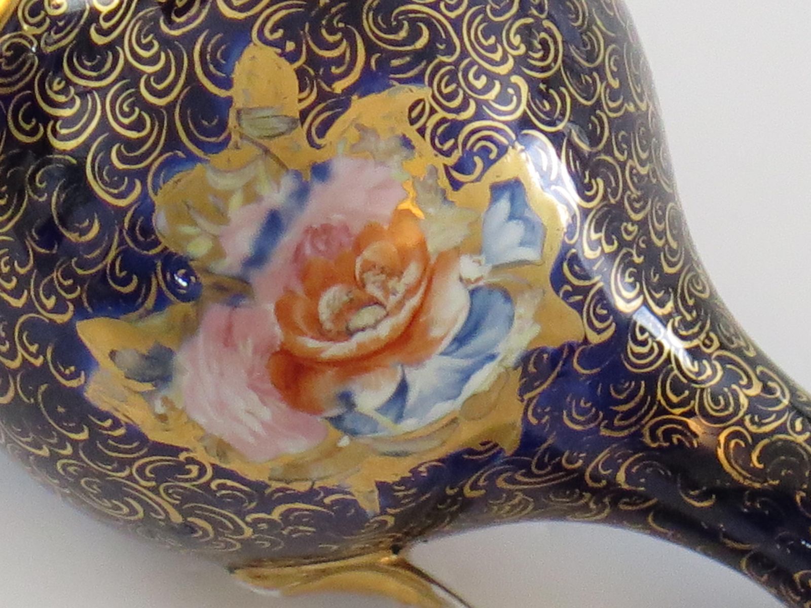 photo for sale Mason's Ironstone kan, handgeschilderde rozenboeketjes, ca. 1813 1820