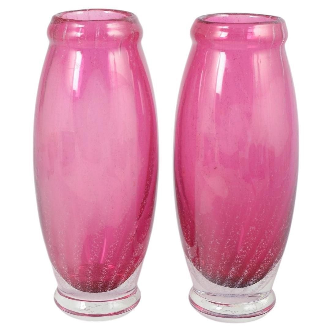 Chribska Glassworks. Ensemble de deux vases en verre artistique rose, années 1990