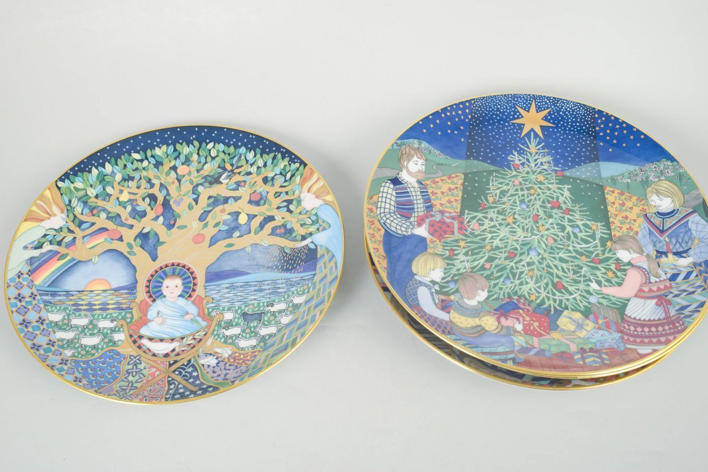 Jacqueline Lynd voor Rörstrand. Set van vier kerstborden in faience. Jaren 1980 photo for sale