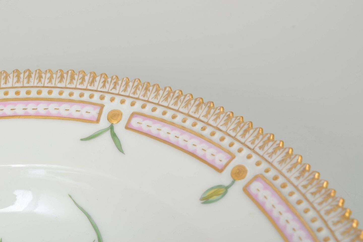Royal Copenhagen. Flora Danica Porseleinen Dinerbord. Gedateerd 1945 photo Woonaccessoires