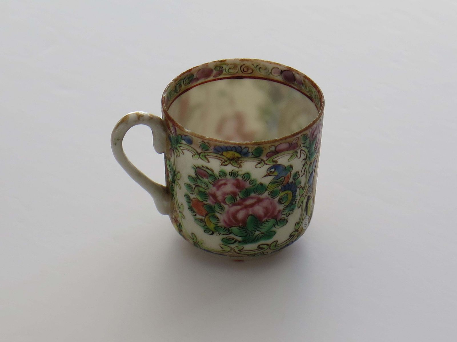 350.0 Chinese Export Rose Medallion, twee kopjes en twee schoteltjes, Qing, ca. 1850 photo