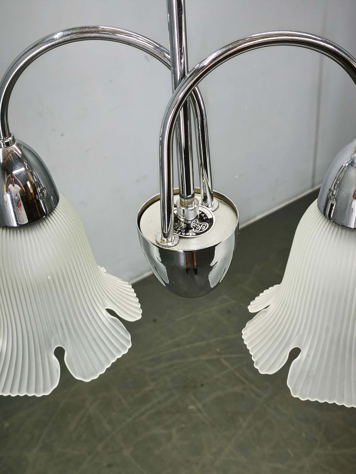 Jaren 1950 chromen en floraal glazen kroonluchter van Elektroinstala Děčín photo buy