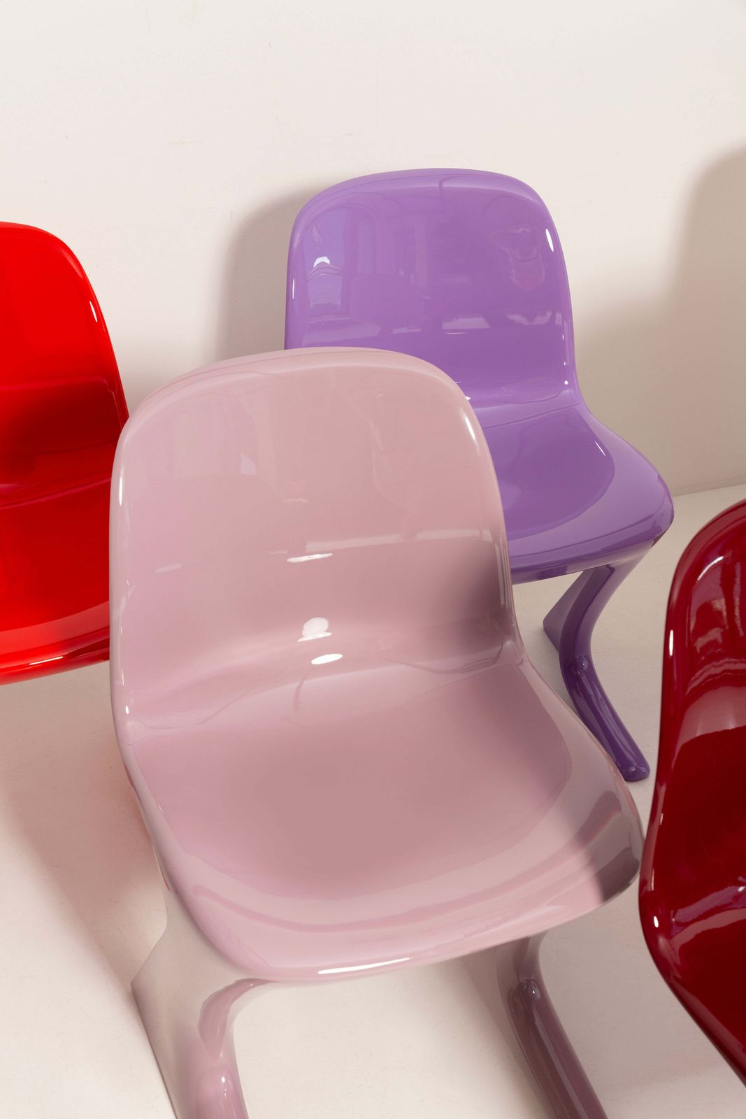 photo furniture Traffic Red Kangaroo Chair ontworpen door Ernst Moeckl, Duitsland, 1968