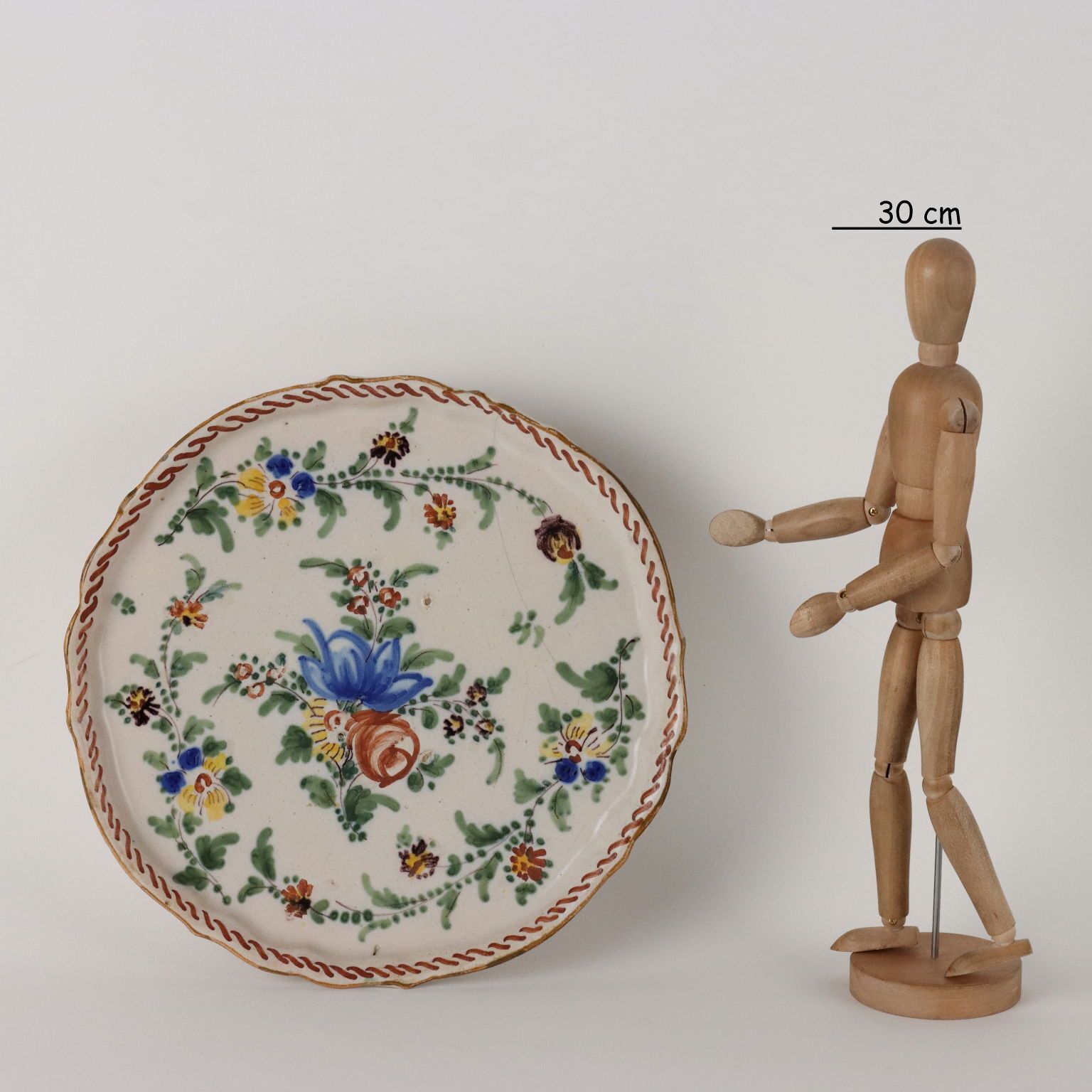 Antiek fruitschaal gekleurde majolica Frankrijk 19e eeuw photo furniture