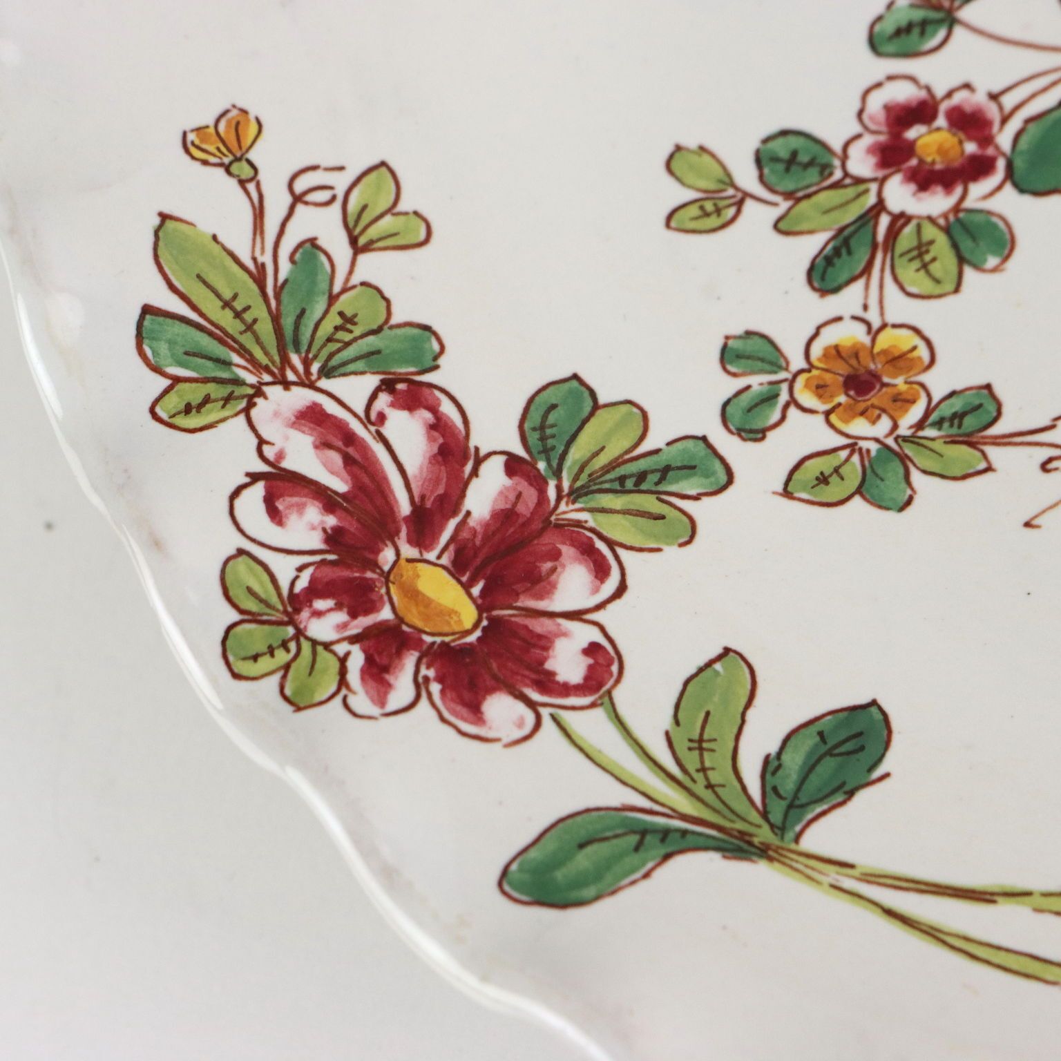 Antieke schaal, majolica, man. Boselli Savona Italië 19e eeuw photo vinterior