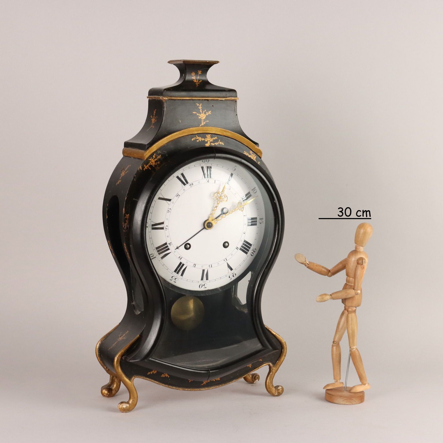 Antieke Neuchateloise Slingerklok Bronzen Decoraties '800 photo furniture