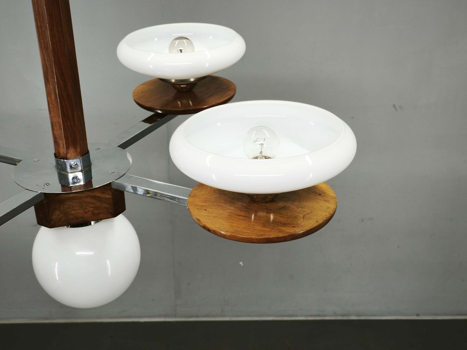 2213.0 Tsjechische art deco hanglamp van walnoot, chroom en opalineglas, jaren 1930 photo