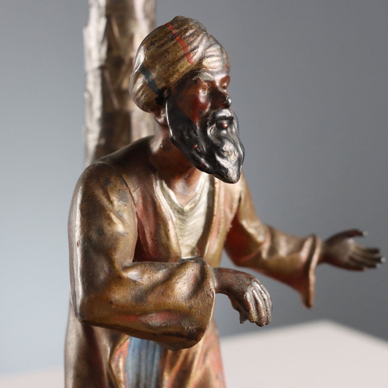 Sculptuur Oosterse Man Geschilderd Metaal XX Eeuw photo Woonaccessoires