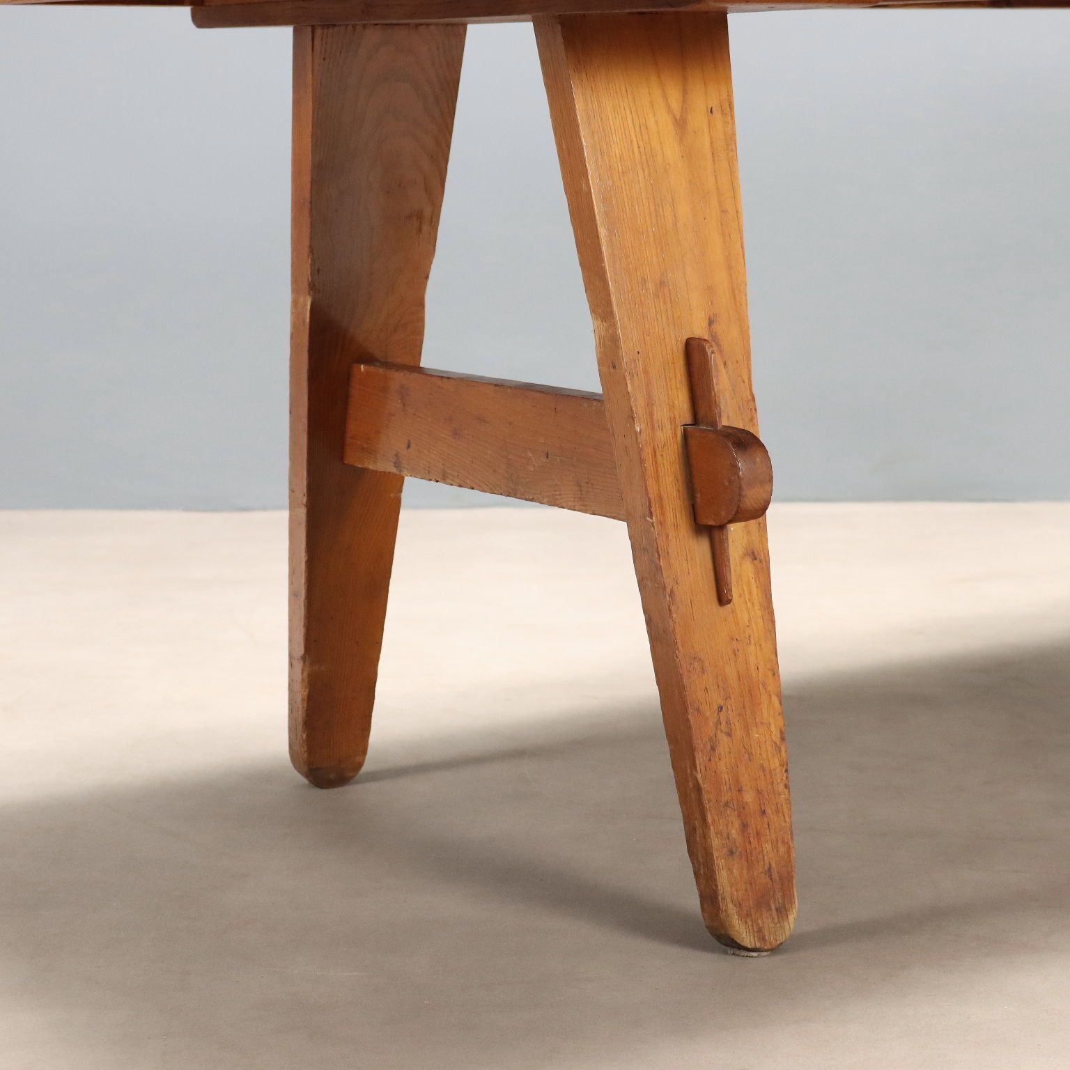 Rustieke tafel, massief hout met eikenfineer, design ca. jaren 1950 photo 450.0