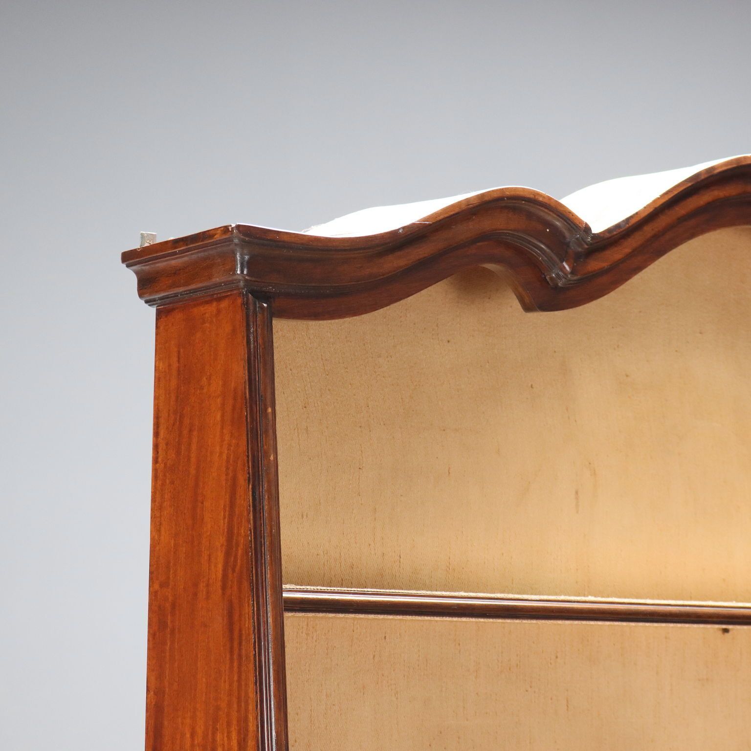 Buffet de style baroque en noyer photo for sale