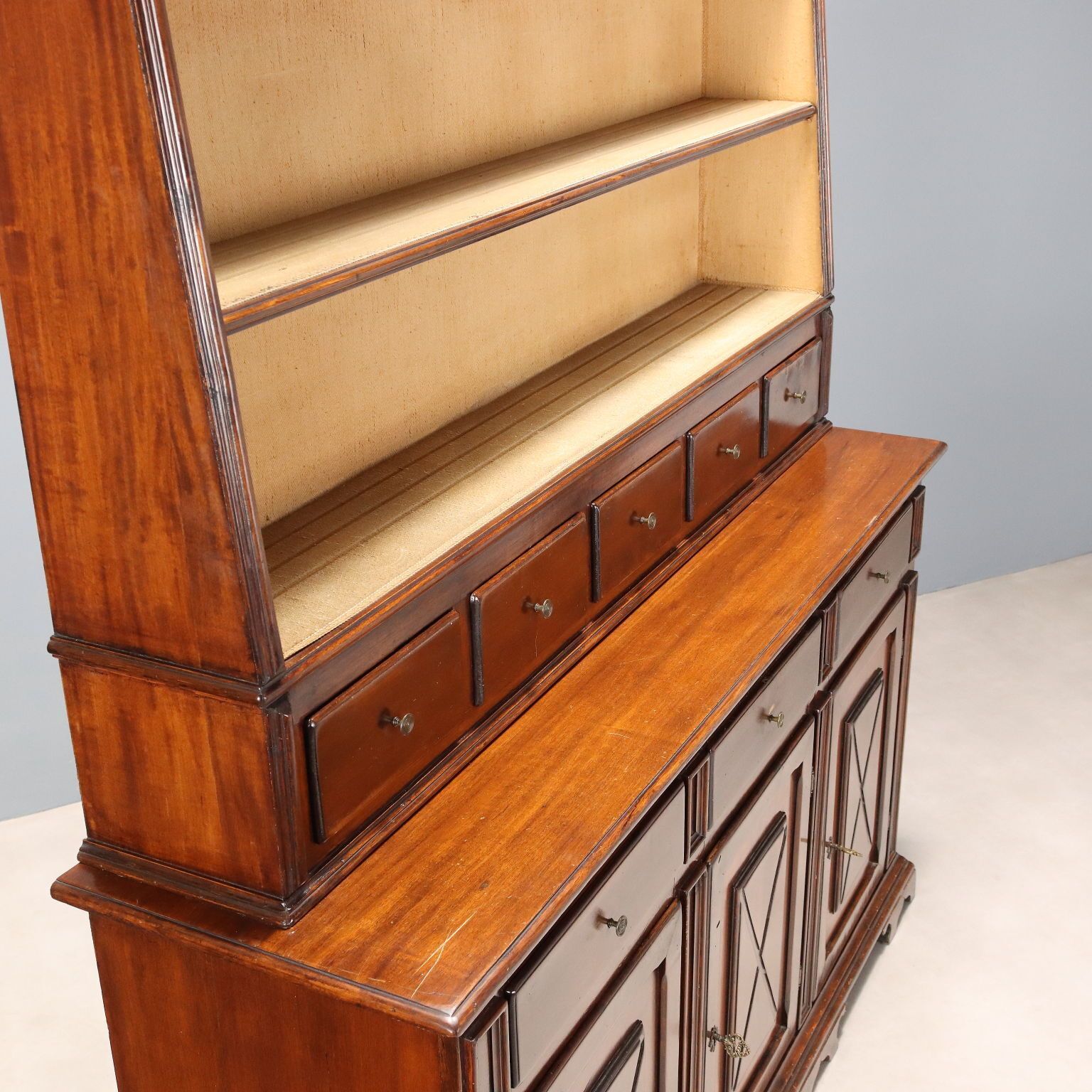 photo for sale Buffet de style baroque en noyer