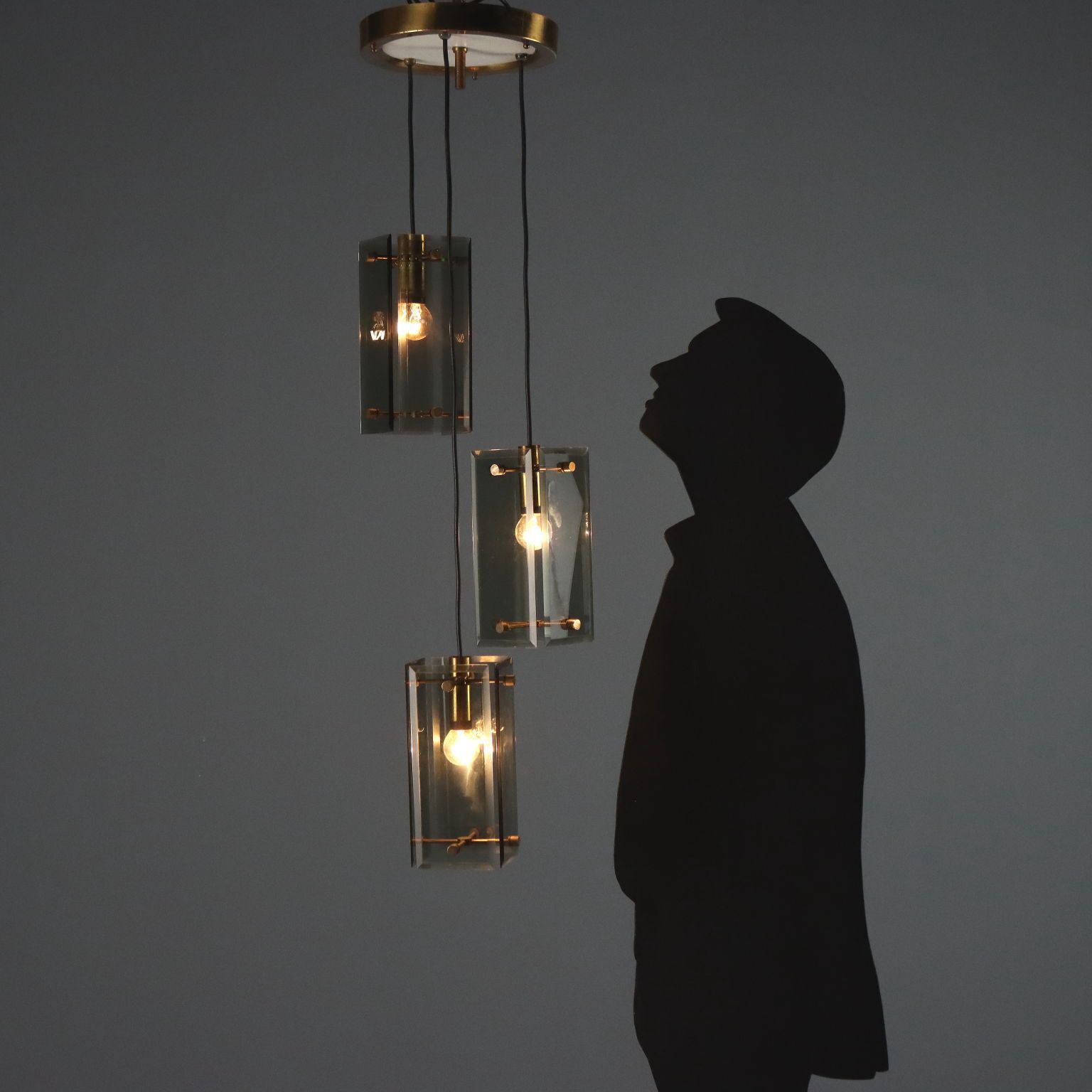 Messing en rookglas lamp, ca. jaren 1960 photo furniture