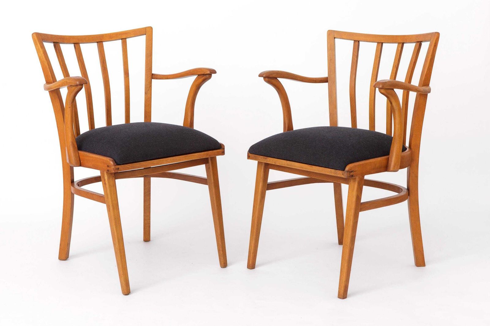 Paar vintage beukenhouten fauteuils, jaren 1960-1970, donkerblauwe bekleding, mid-century modern eetkamerstoelen