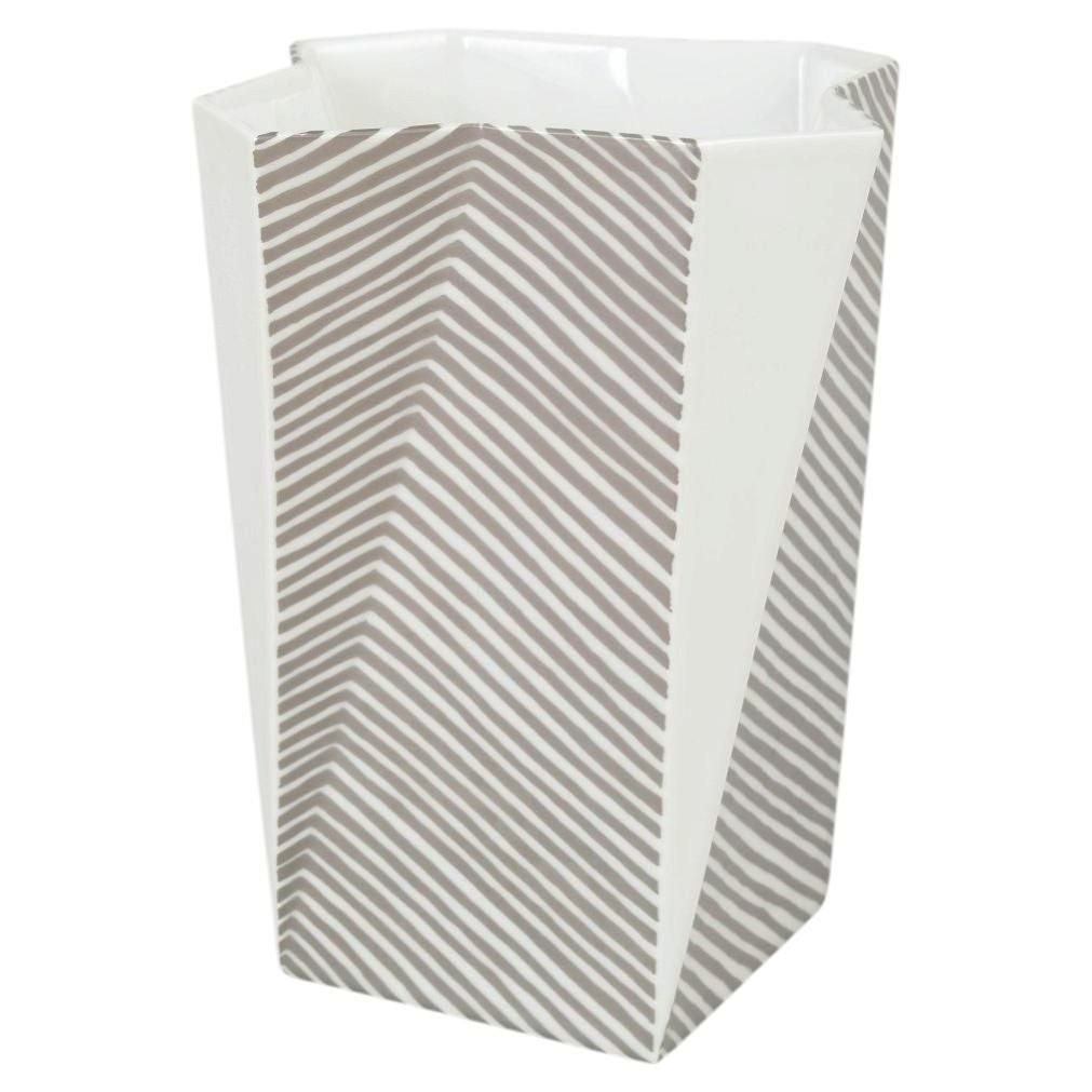 Vase « Futura » en porcelaine géométrique Bing & Grøndahl, années 1970, par Else Kamp