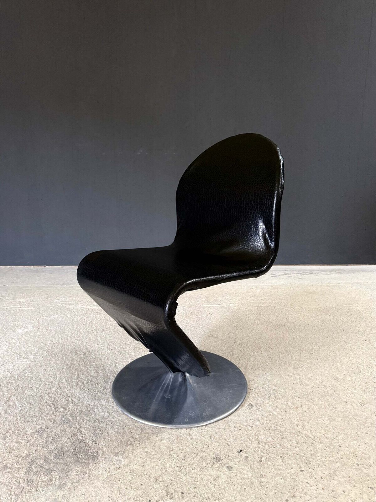 photo furniture Mcm Design System 123 Dining Chairs By Verner Panton For Fritz Hansen