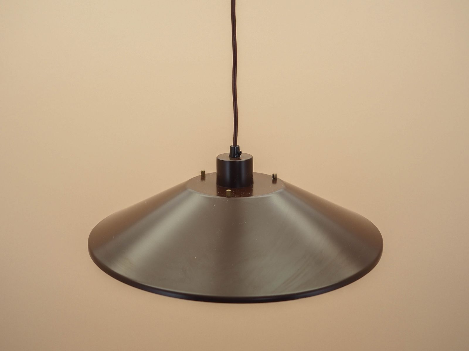 Deense Hanglamp met Gelaagde Kap, Bruine Metaalafwerking, jaren 1960 photo Verlichting