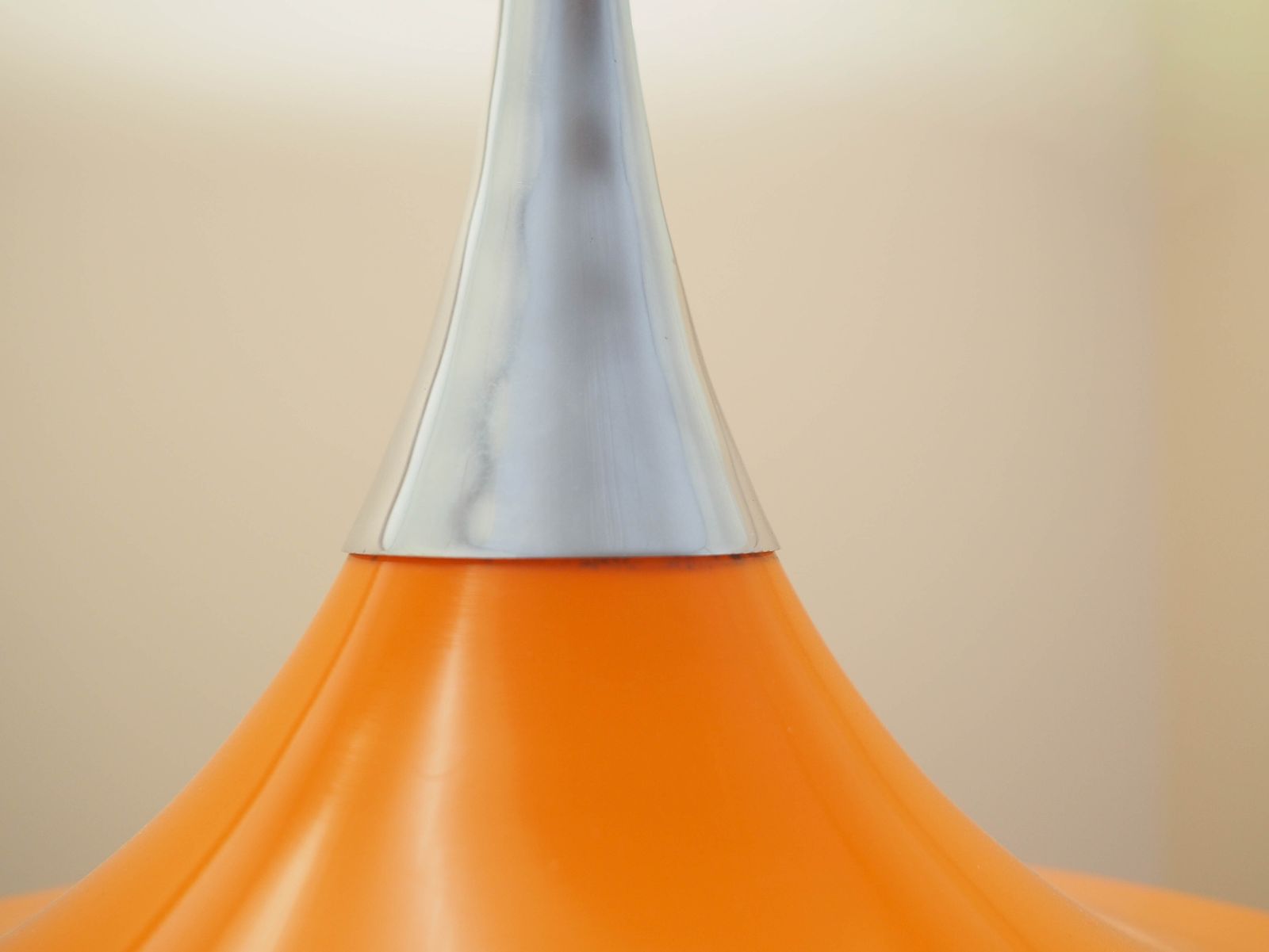 Deense Hanglamp Ca. Jaren 1960 Met Oranje Metalen Kap In Scandinavisch Modern Stijl photo vinterior