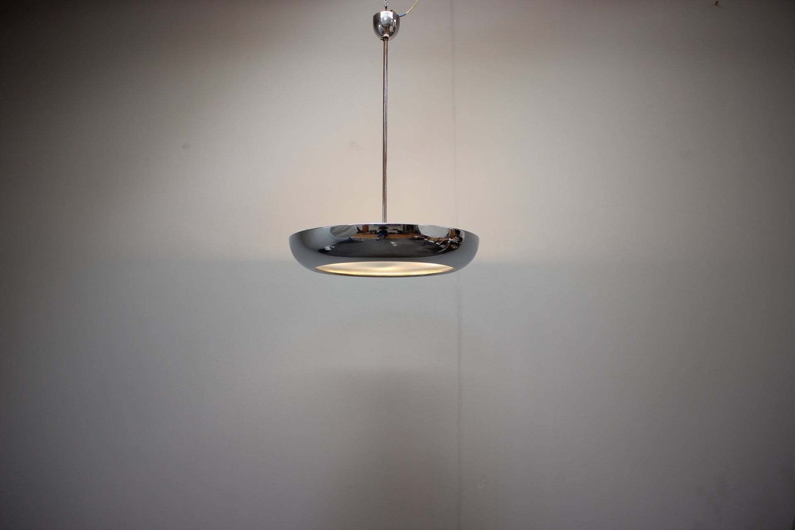Suspension Bauhaus UFO par Josef Hůrka pour Napako, Tchécoslovaquie, années 1930 photo 927.0