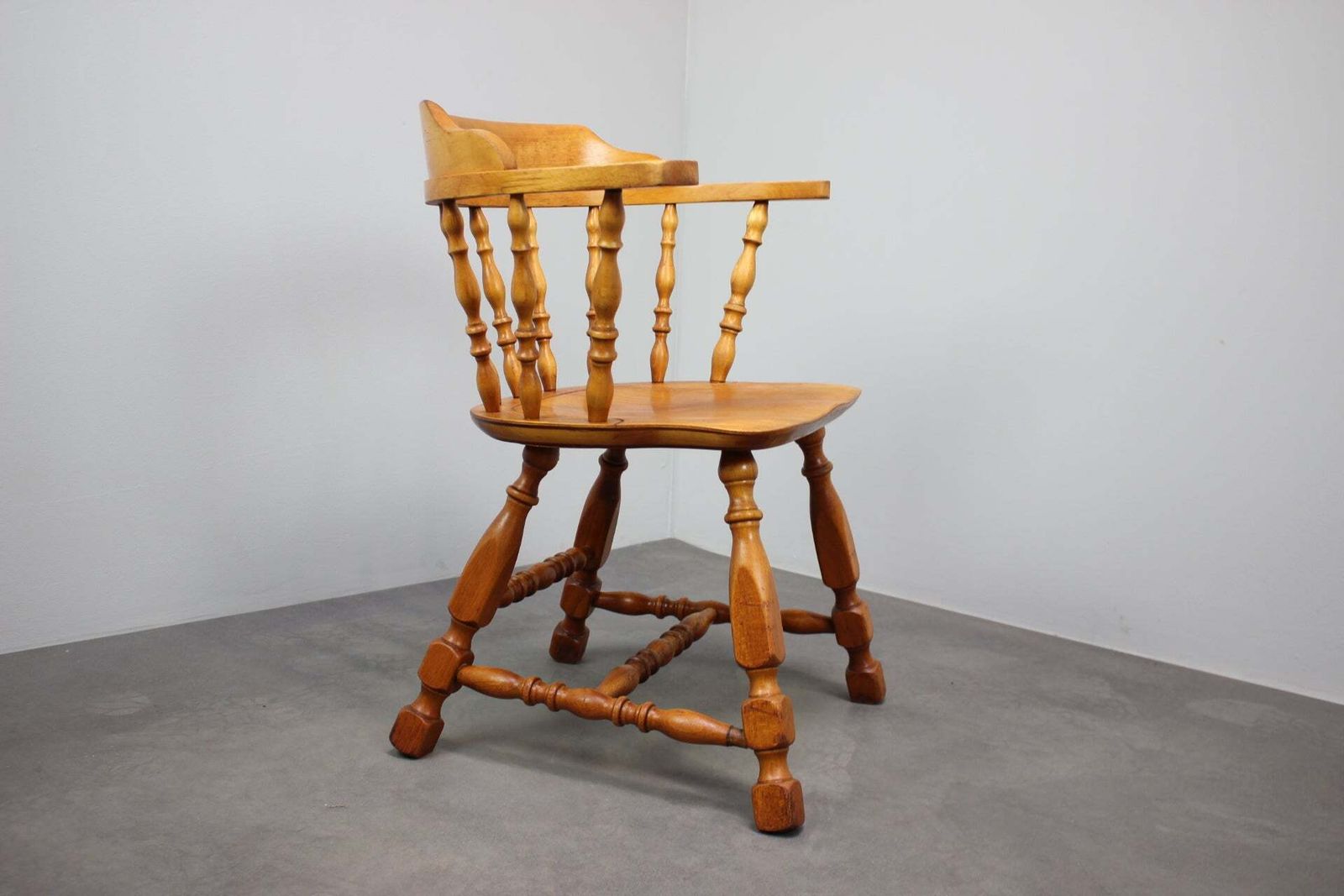 Vintage Windsor stijl spijlenrug fauteuil, Centraal-Europa, ca. jaren 1970-1980 photo furniture