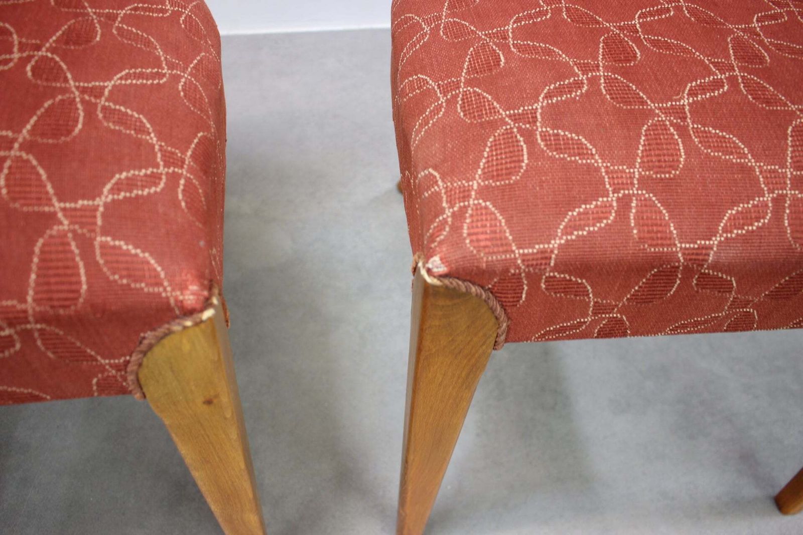 Set van vier Jindrich Halabala eetkamerstoelen, Tsjecho-Slowakije, jaren 1950 photo 908.0