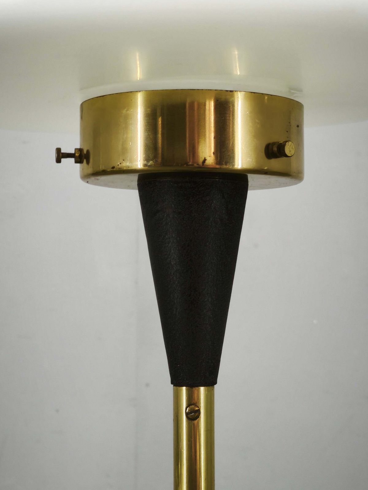 Lidokov Space Age Vloerlamp in Messing en Opaalwit Glas, ca. jaren 1960 photo vintage