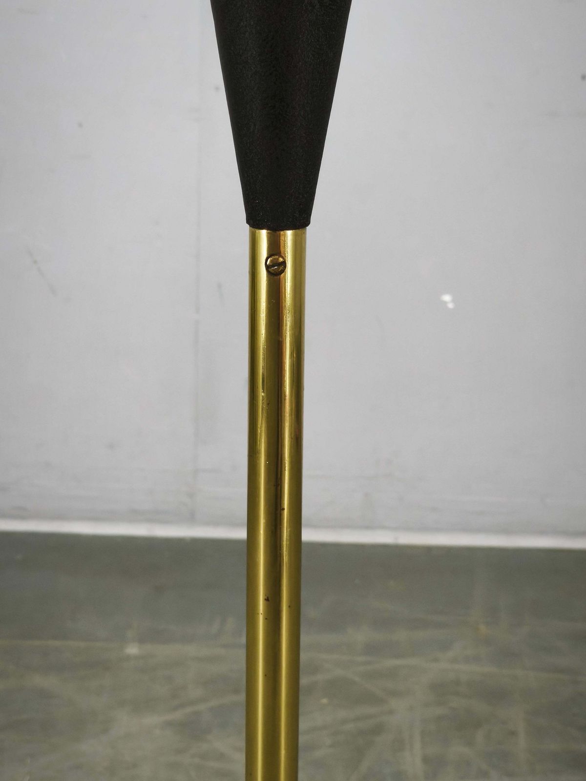 photo furniture Lidokov Space Age Vloerlamp in Messing en Opaalwit Glas, ca. jaren 1960