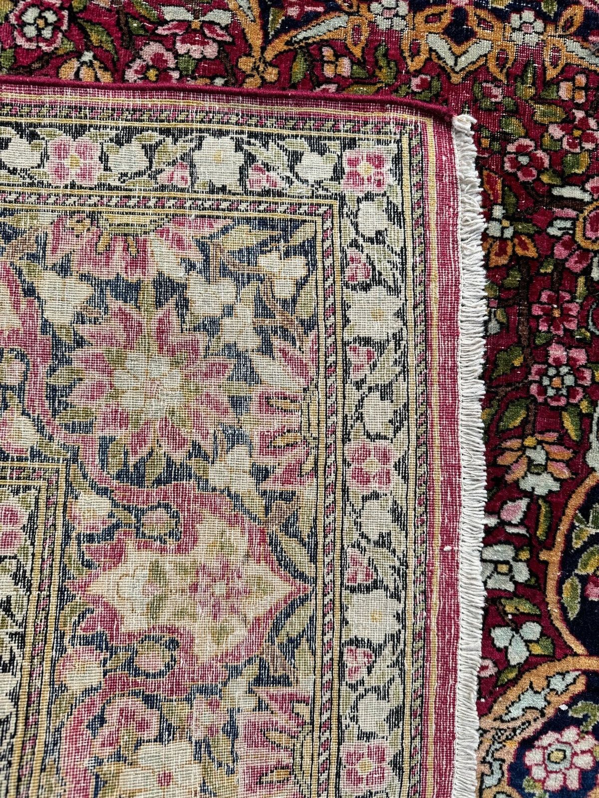 photo vintage Antique Isfahan Rug 2.09m X 1.39m