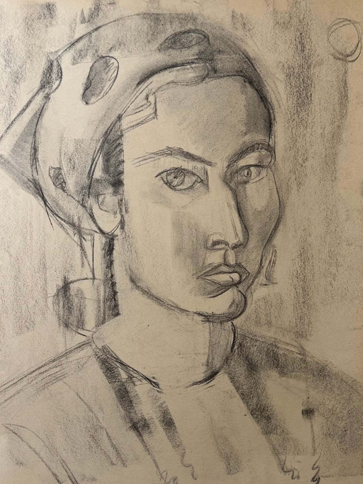 Portrait moderniste français d'une femme au foulard, fusain et crayon