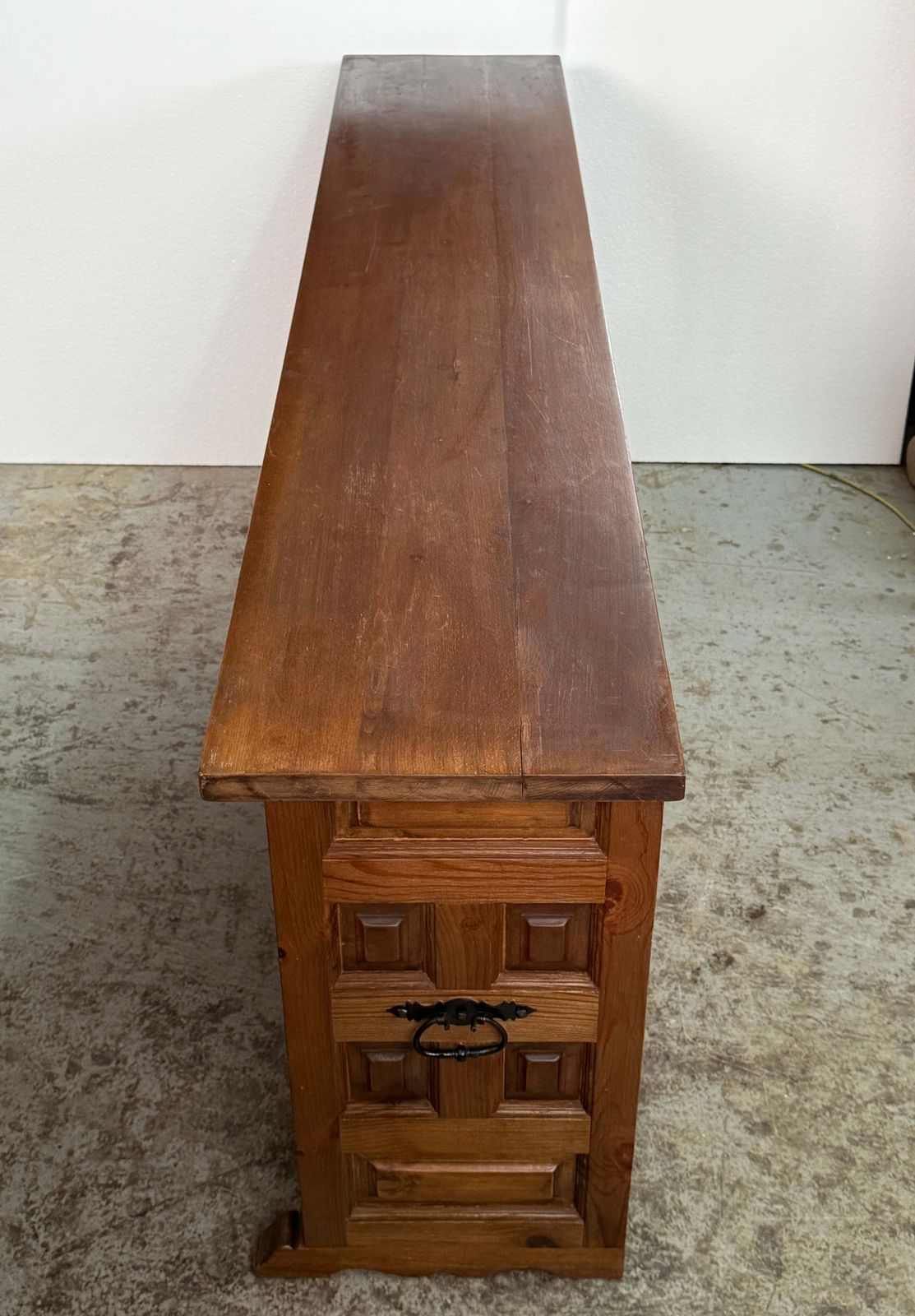 Buffet ou cabinet rustique espagnol en bois sculpté avec poignées latérales photo 6641.0