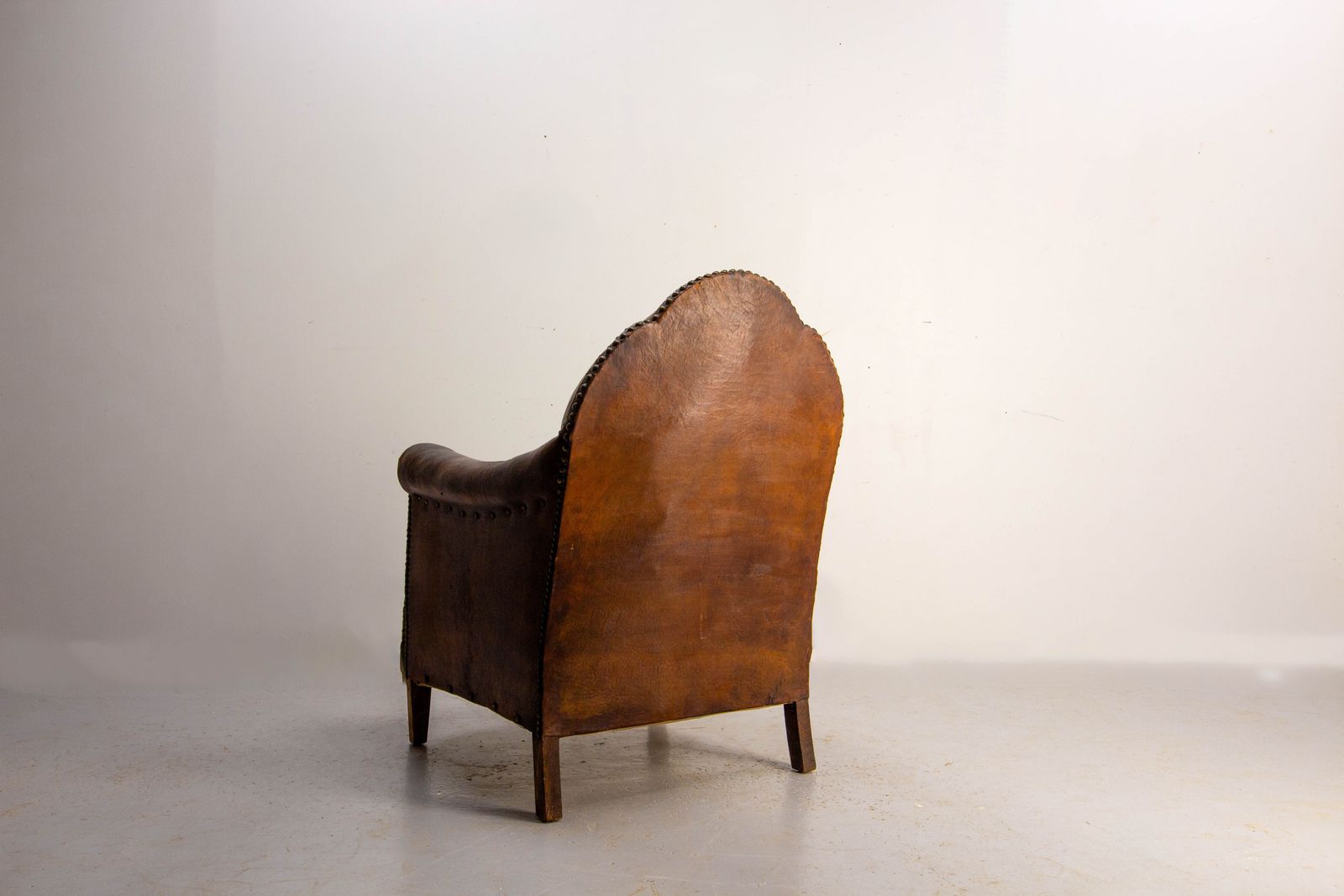 Fauteuil club Art déco d'époque en cuir et skaï à clous, français, vers 1920 photo 1499.0
