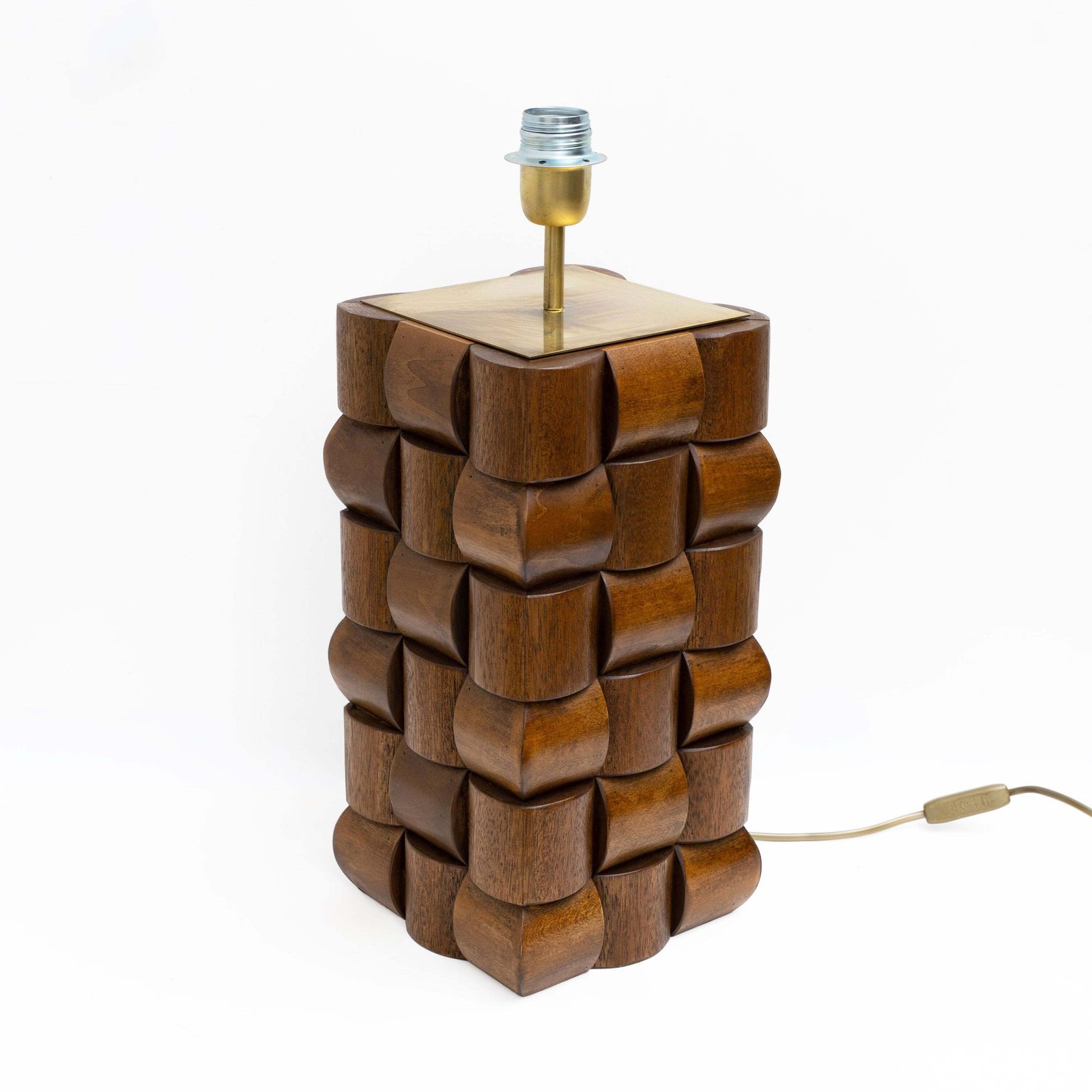 Paar sculptuurachtige teakhouten en messing tafellampen, Italië photo furniture