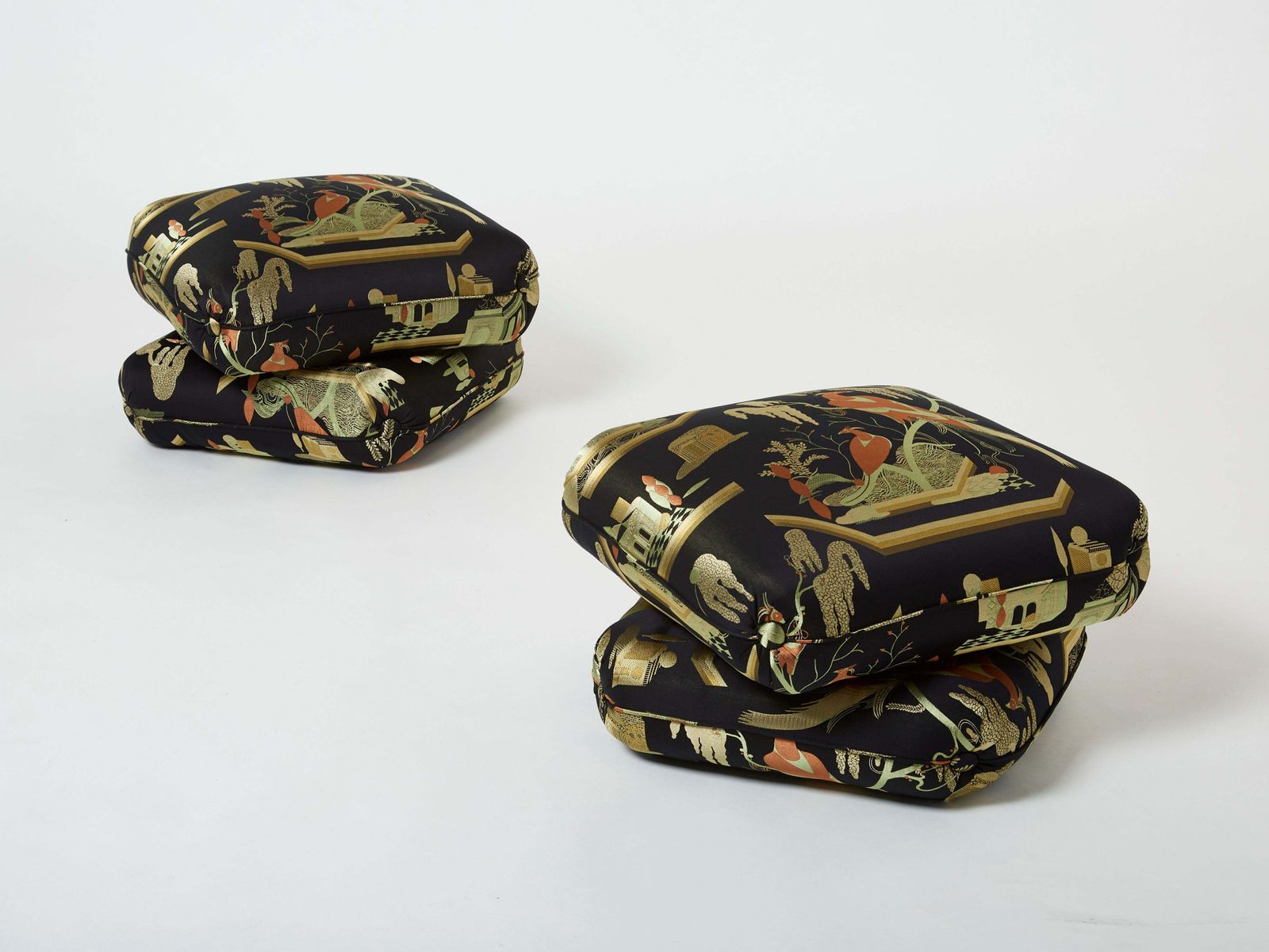 Paire de poufs Jacques Charpentier pour Maison Jansen en soie Jacquard, années 1970 photo vintage