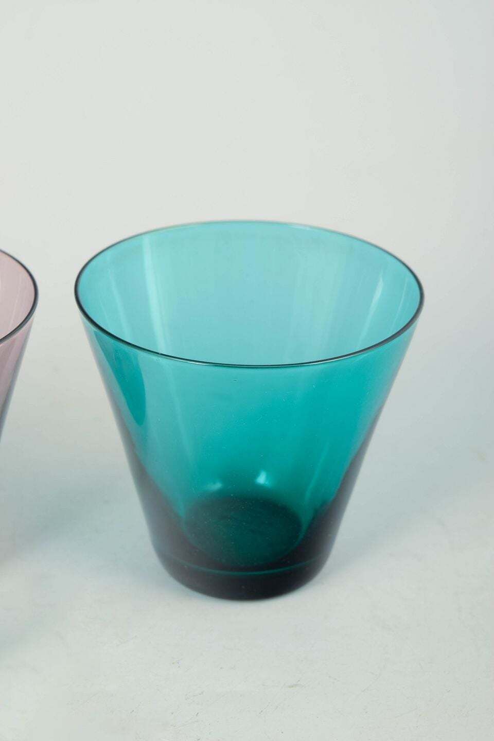 Kaj Franck pour Nuutajärvi Notsjö. Trois petits verres « Kimara ». Milieu du XXe siècle. photo for sale