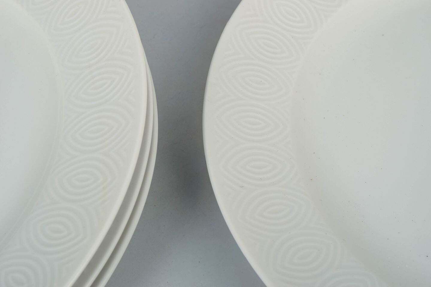 Axel Salto voor Royal Copenhagen. Set van vier porseleinen dinerborden. Jaren 1970. photo for sale